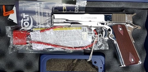 Pistolet COLT 1911 BRIGHT STAINLESS GOVERNMENT kal. 45ACP