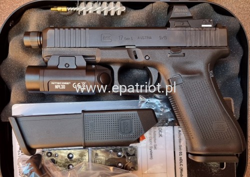Zestaw Pistolet Glock 17 Gen 5 MOS TAC z kolimatorem i latarką